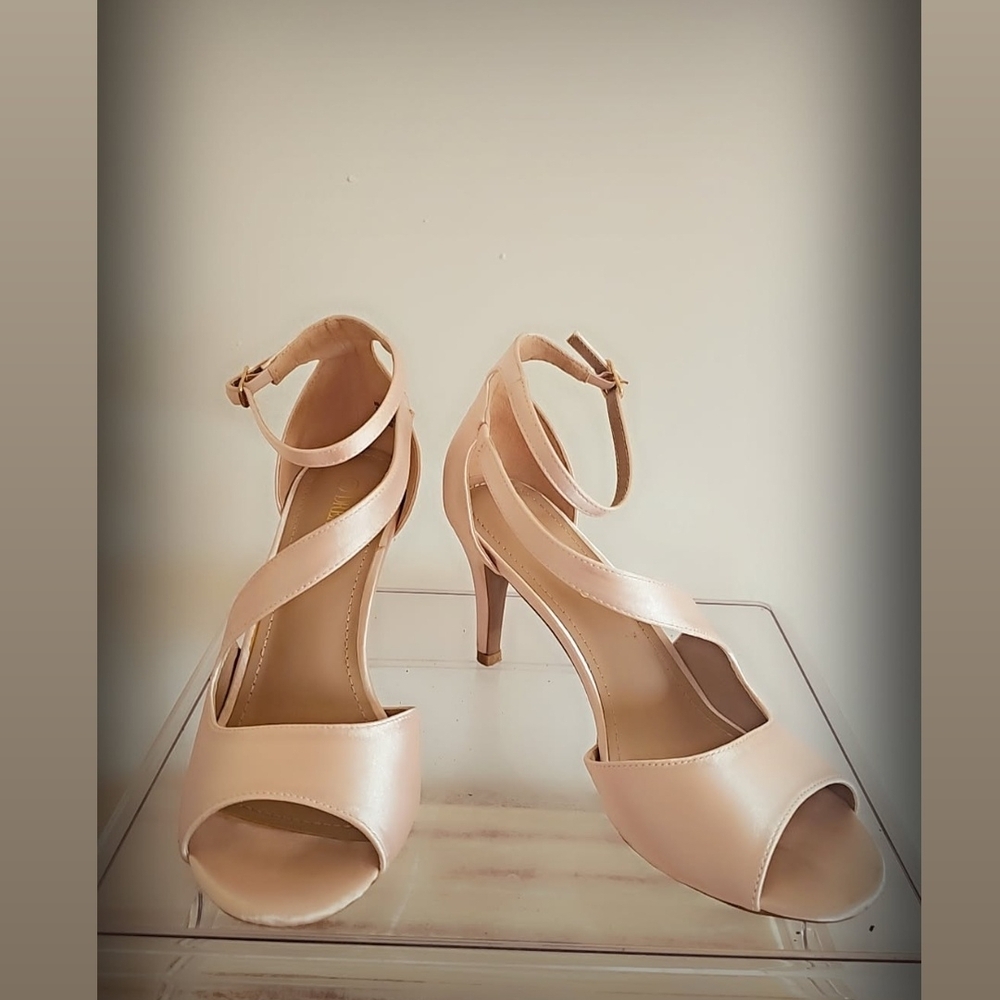 Dream Pairs Blush Strappy Heels